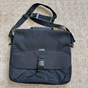 Targus Laptop Computer Bag Black Adjustable Shoulder Strap Travel Padded Pockets